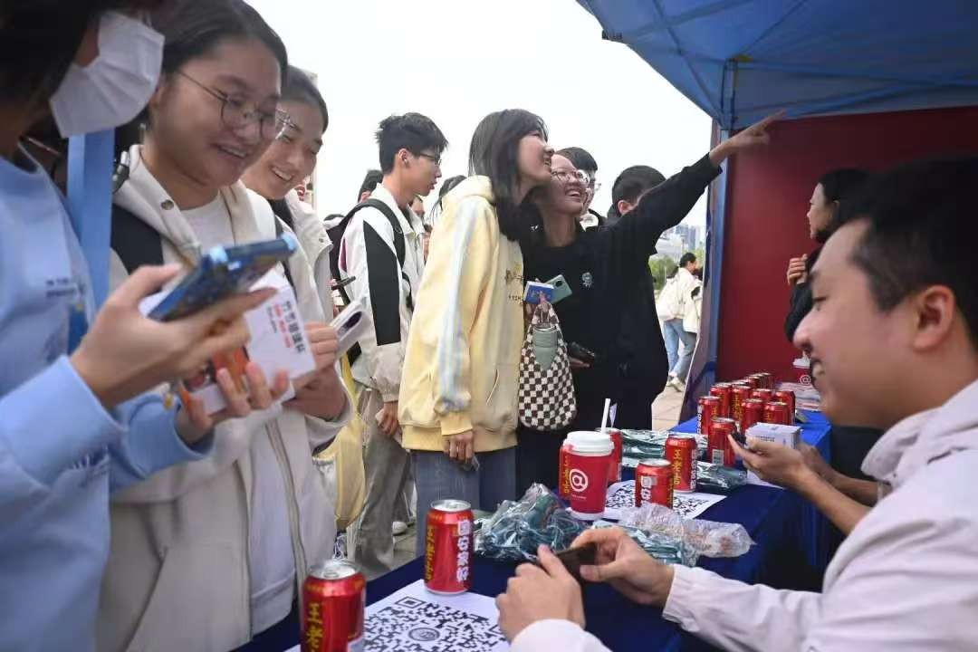 廣東金融學(xué)院清遠(yuǎn)校區(qū)活動(dòng)現(xiàn)場(chǎng)。通訊員供圖 廣東金融學(xué)院清遠(yuǎn)校區(qū)活動(dòng)現(xiàn)場(chǎng)。通訊員供圖